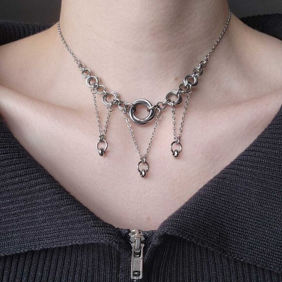Vintage gothic chandelier choker necklace with a small silver chain - Picture 5 of 9